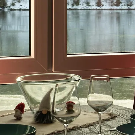 Lakeview In Holiday home *